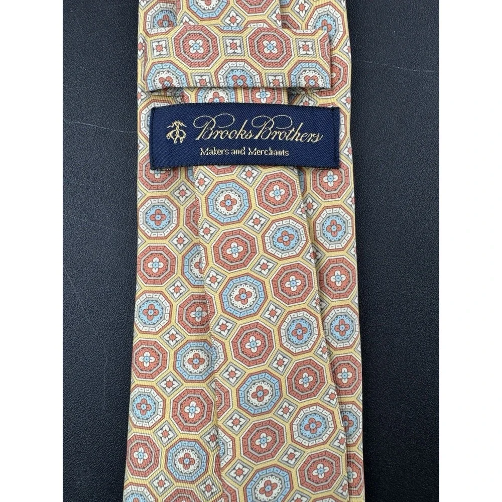 NWT Brooks Brothers Medallion‎ Tie Peach Blue Red